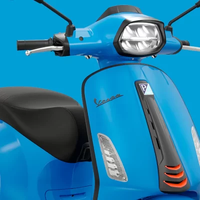 Vespa_Facelift_SPRINT-50-S_BLU-ECLETTICO_tabs_900x675_CloseUp-Muso_1